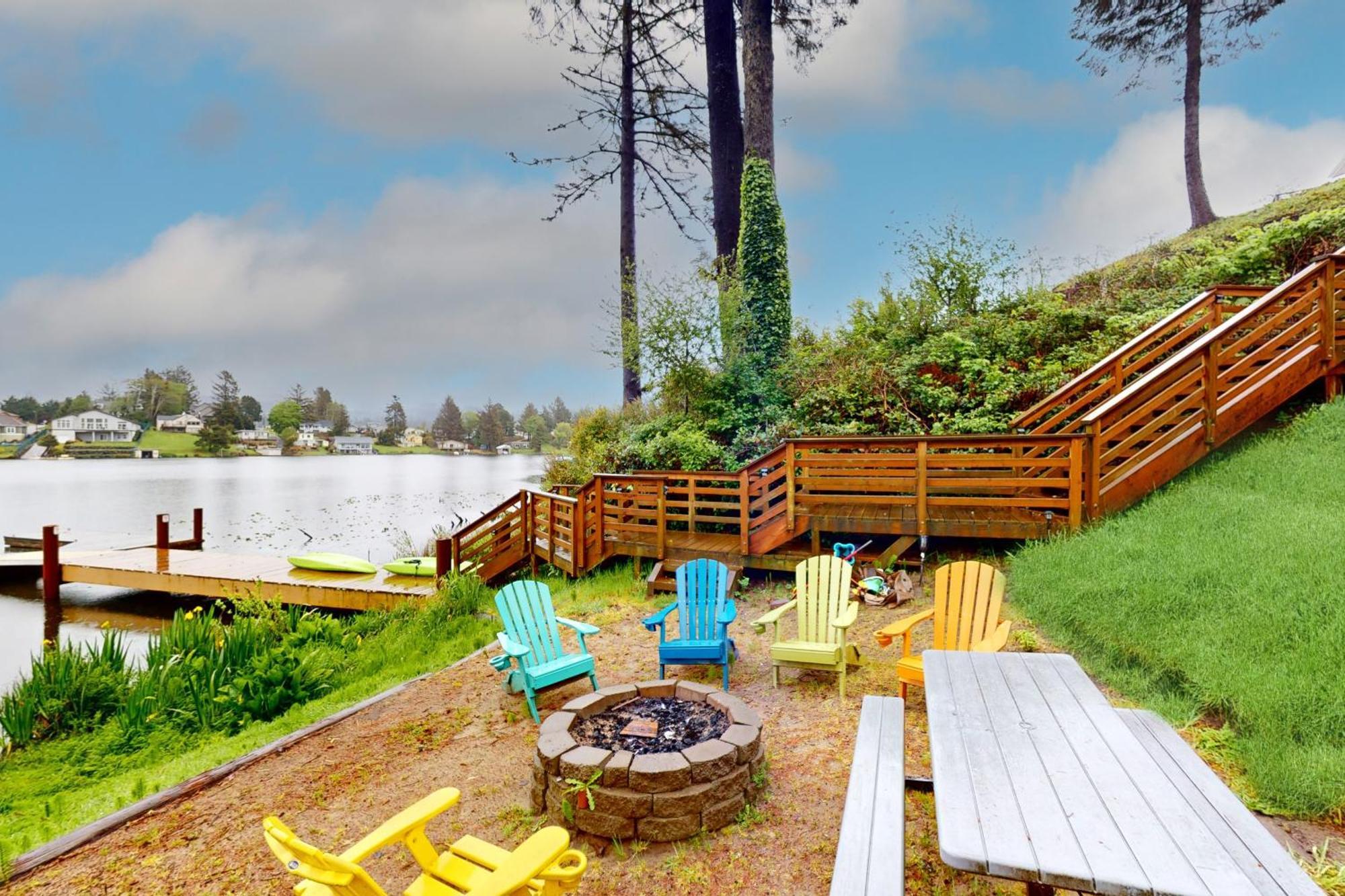Lazy Lookout on Devils Lake Lincoln City Buitenkant foto